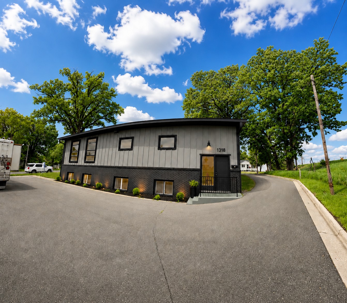 522 Main Street W