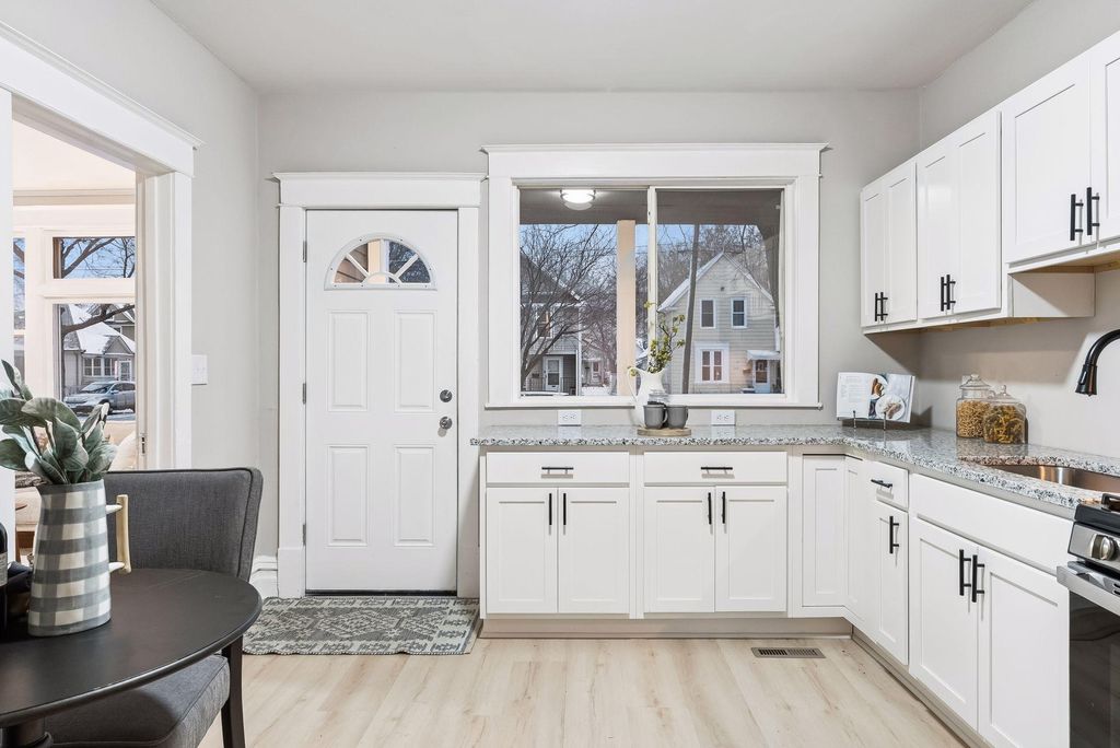 Photo of 629 Farrington Street, Saint Paul, MN 55103 (MLS # 6822553)