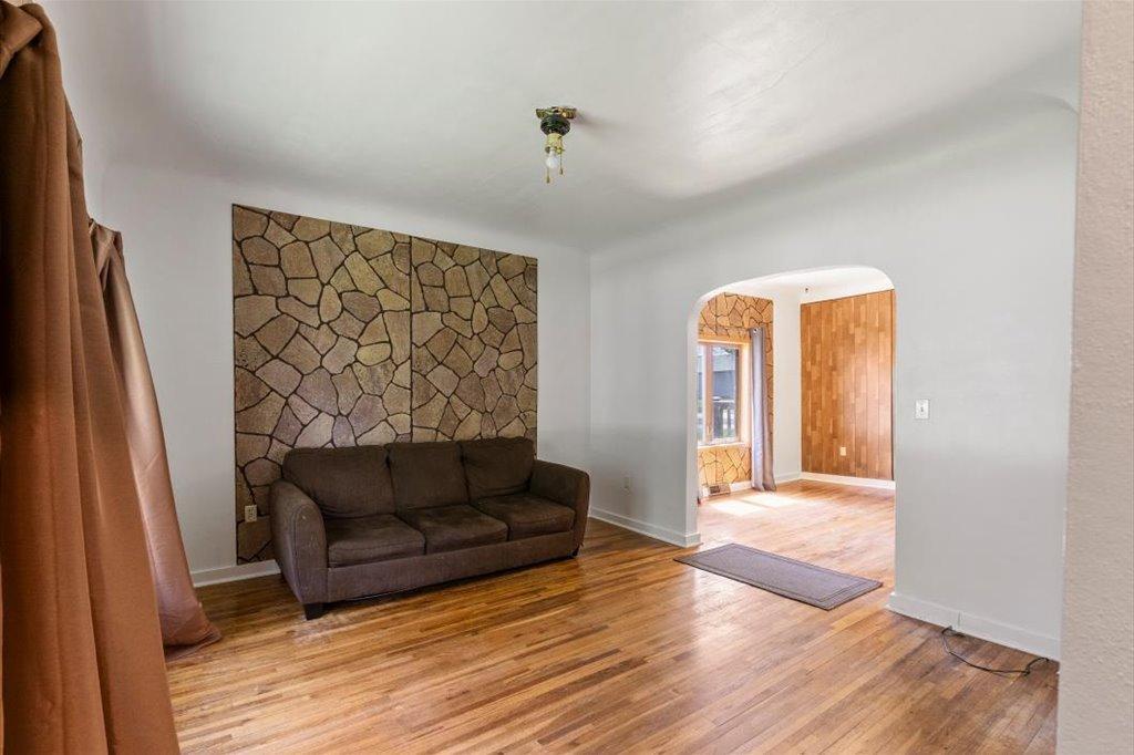 323 4th Street SE