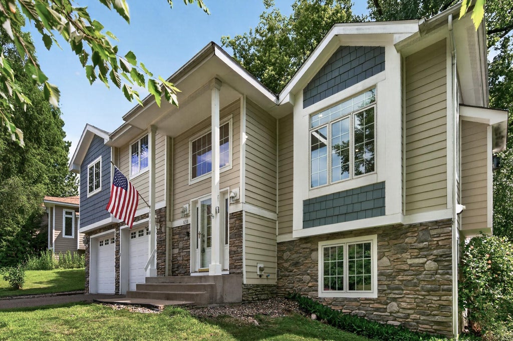 Photo of 633 Burlington Road, Saint Paul, MN 55119 (MLS # 7107314)