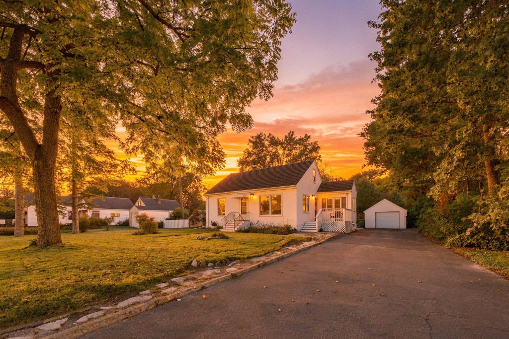 Photo of 2359 Victoria Street N, Roseville, MN 55113 (MLS # 7145865)