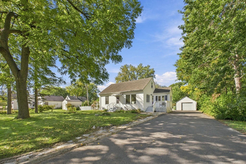 Photo of 2359 Victoria Street N, Roseville, MN 55113 (MLS # 7145865)