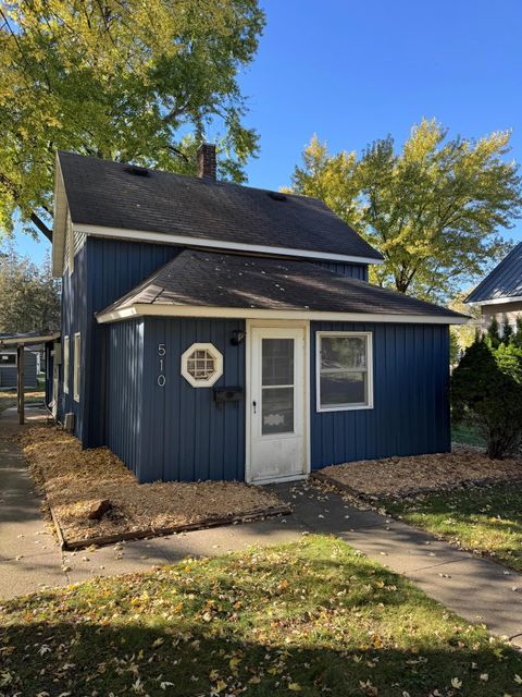 Photo of 510 Monroe Street SE, Hutchinson, MN 55350 (MLS # 6774397)