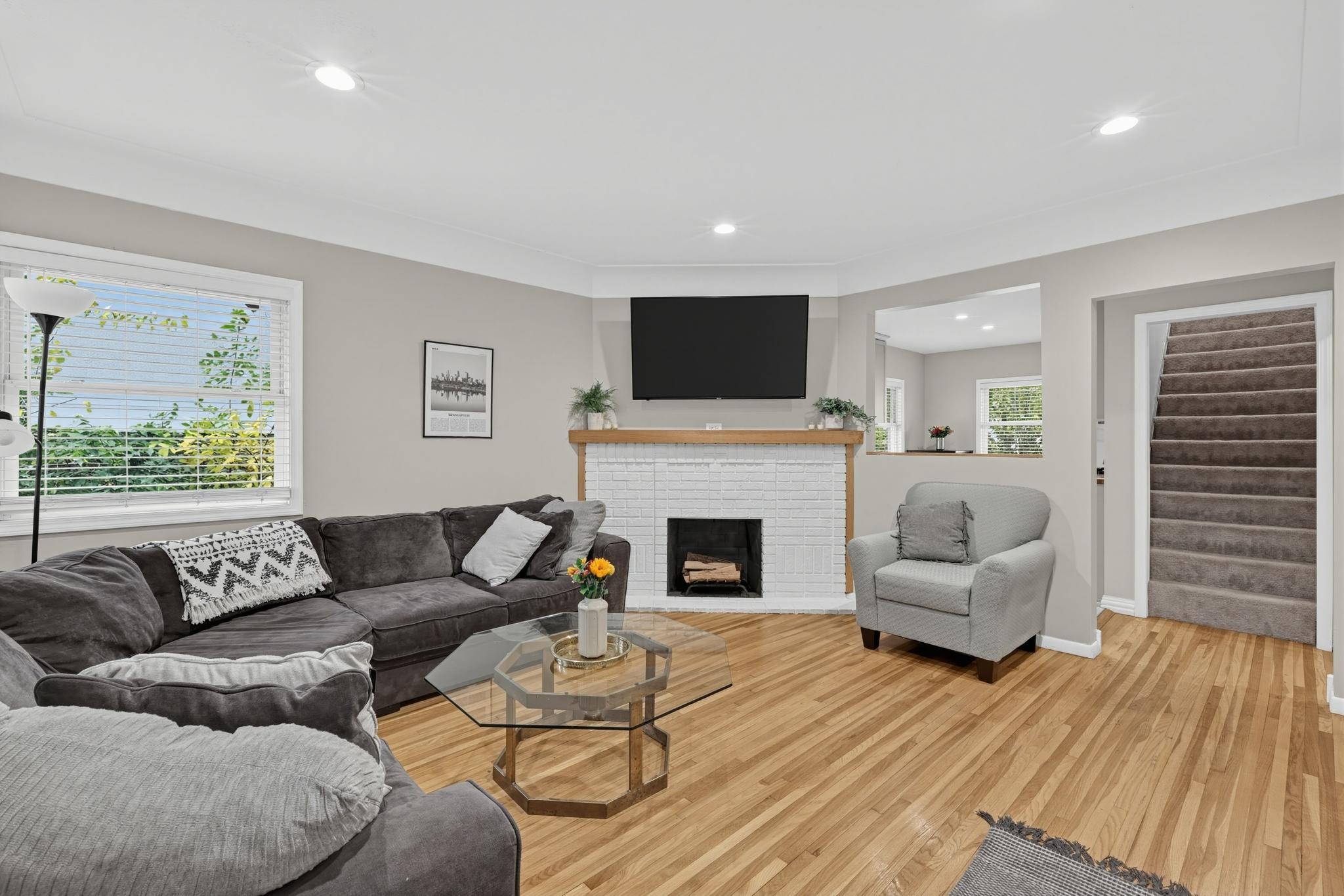 3514 3rd Street NE