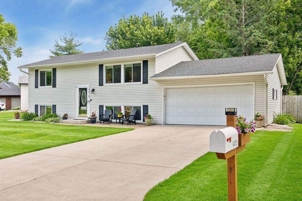 Photo of 14015 39th Avenue N, Plymouth, MN 55447 (MLS # 7085299)