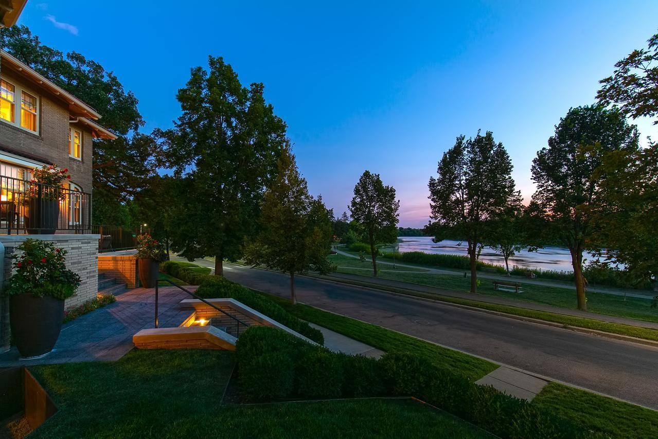 2119 E Lake Of The Isles Parkway