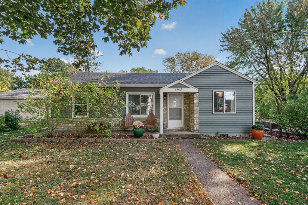 Photo of 1908 Kathleen Drive, West Saint Paul, MN 55118 (MLS # 7154805)