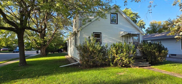 1121 9TH AVE, INTERNATIONAL FALLS, MN 56649 - Image ee3d475dc5312c9fb5940ab9b4f7ef6a/1919081268