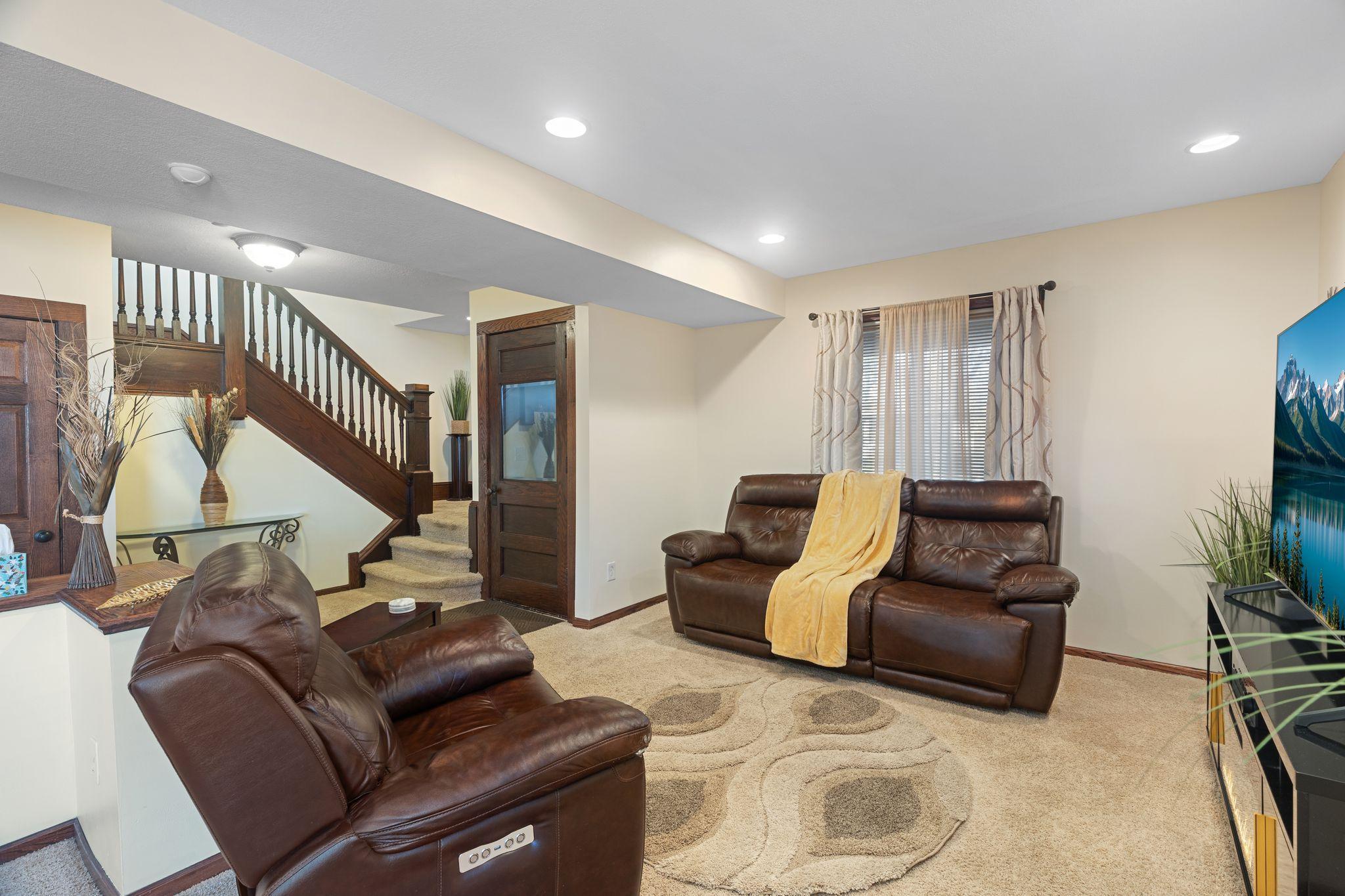 930 Central Avenue W