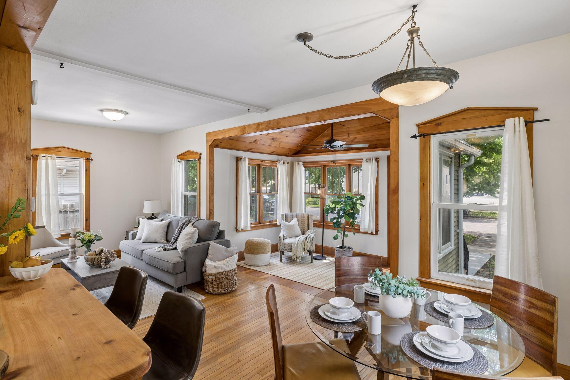 299 Sidney Street W