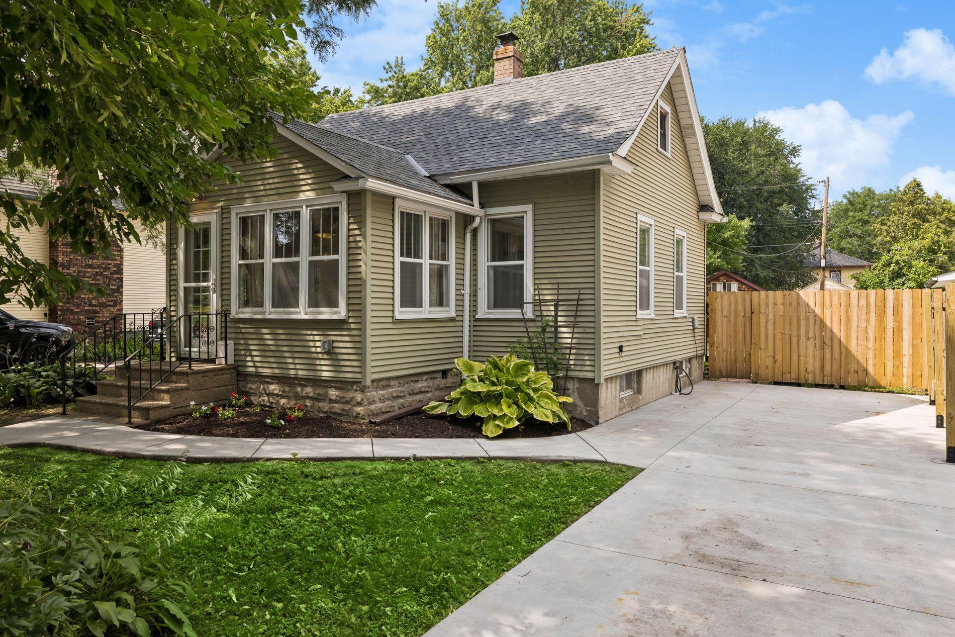 299 Sidney Street W