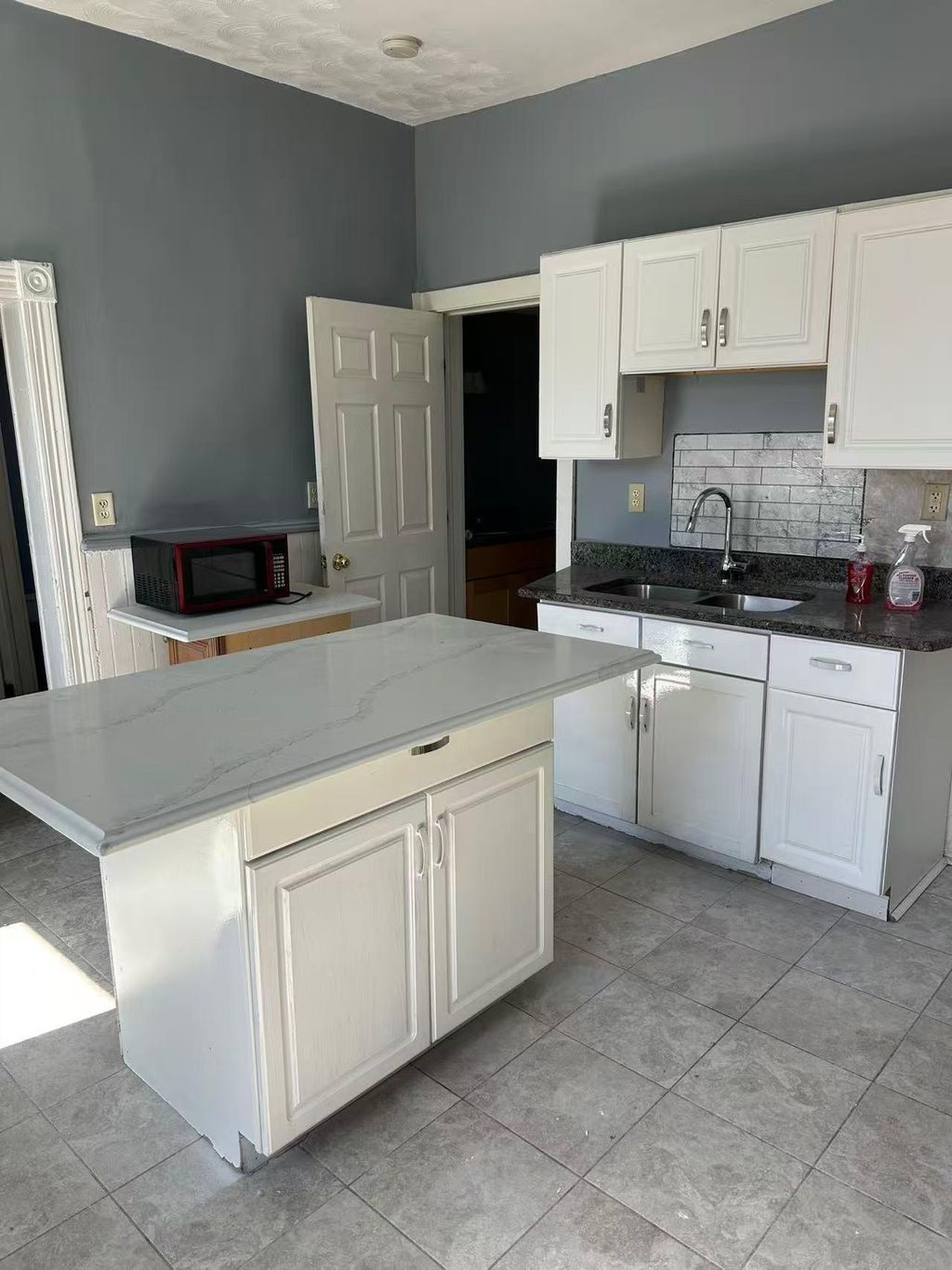 Photo of 2425 10th Avenue S, Minneapolis, MN 55404 (MLS # 7049304)