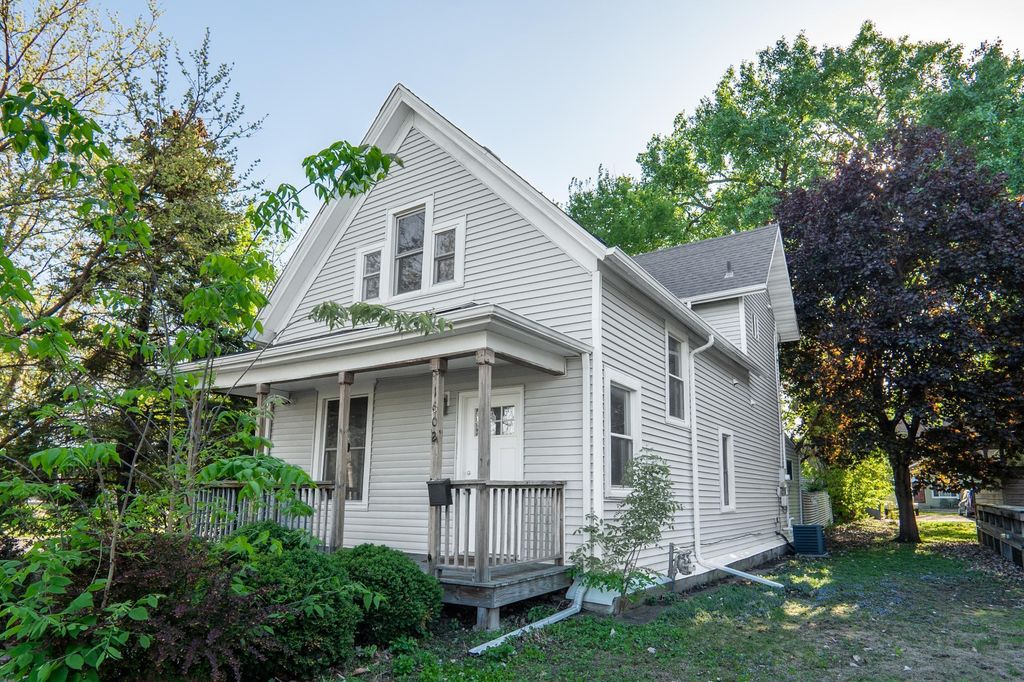 Photo of 1602 Johnson St St NE, Minneapolis, MN 55413 (MLS # 7011672)