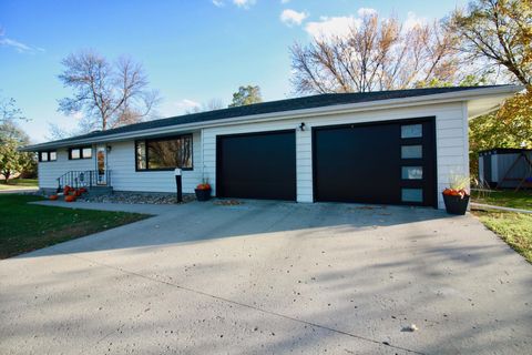 313 9th Avenue S Wahpeton ND 58075