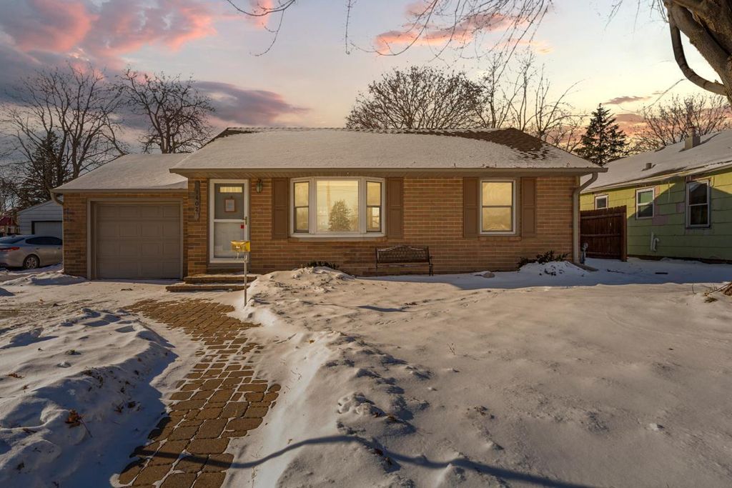 Photo of 1402 4th Street SW, Austin, MN 55912 (MLS # 7000050)