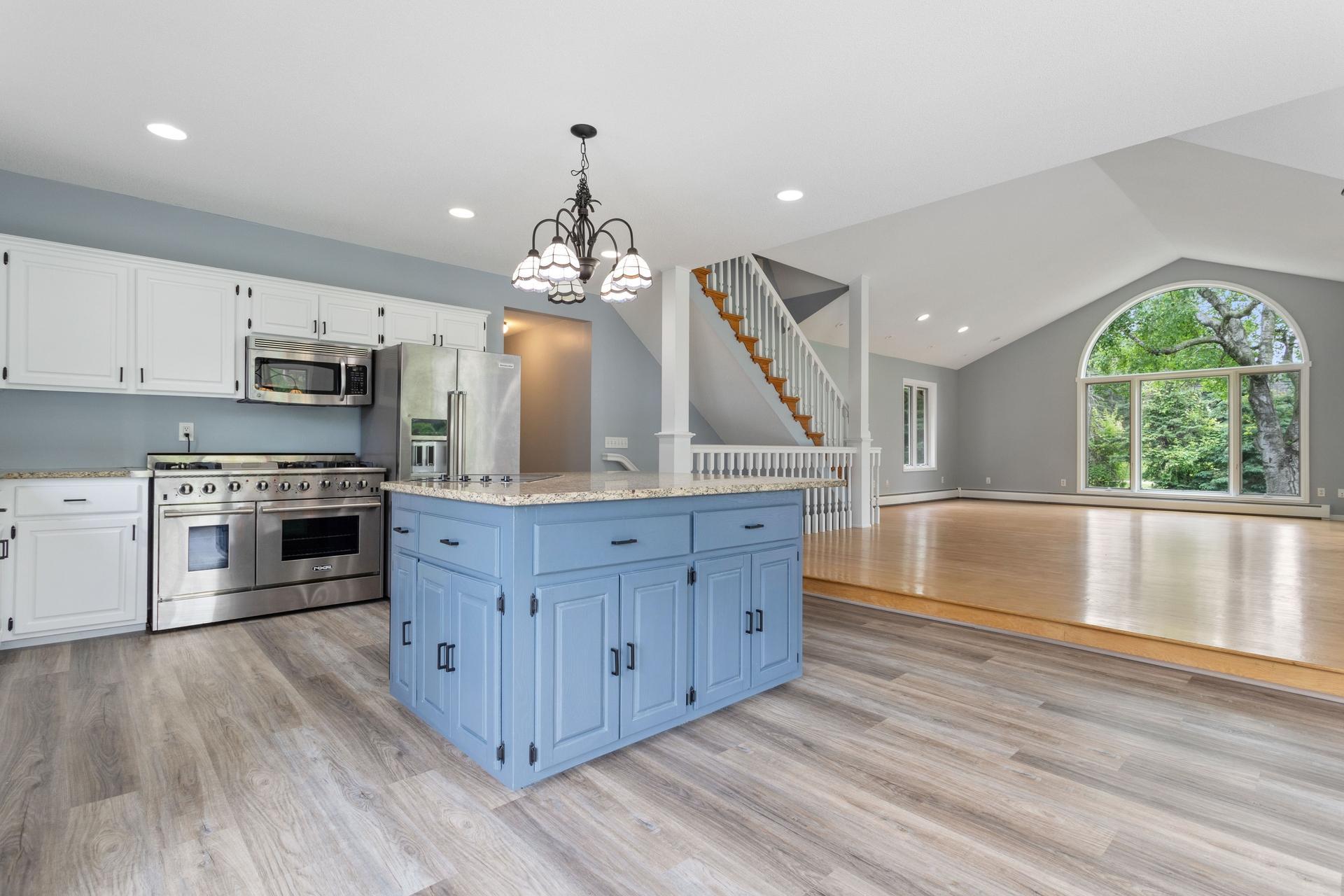 1901 Lexington Avenue S