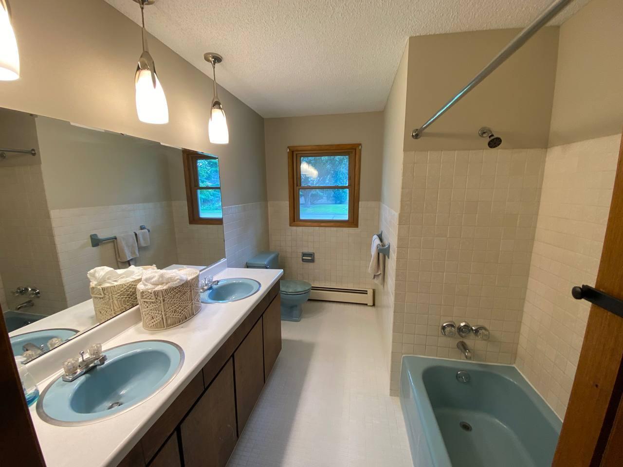 719 Grandview Avenue W