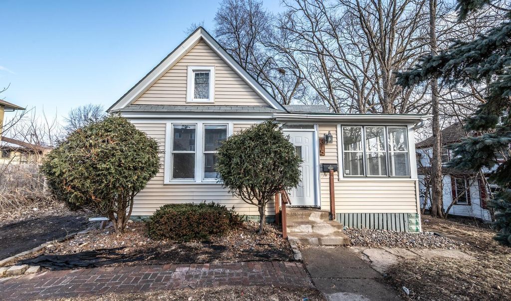 Photo of 315 Annapolis Street W, Saint Paul, MN 55118 (MLS # 7002057)