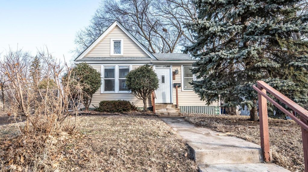 Photo of 315 Annapolis Street W, Saint Paul, MN 55118 (MLS # 7002057)