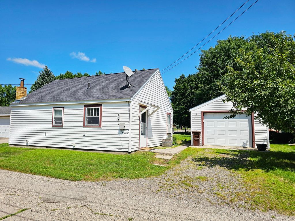 Photo of 301 S 12th Street, Montevideo, MN 56265 (MLS # 7112527)