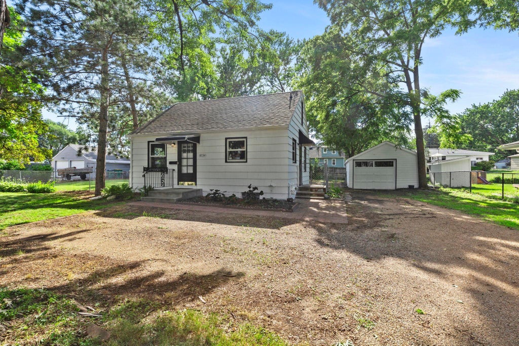 Photo of 8734 Portland Avenue S, Bloomington, MN 55420 (MLS # 7151994)