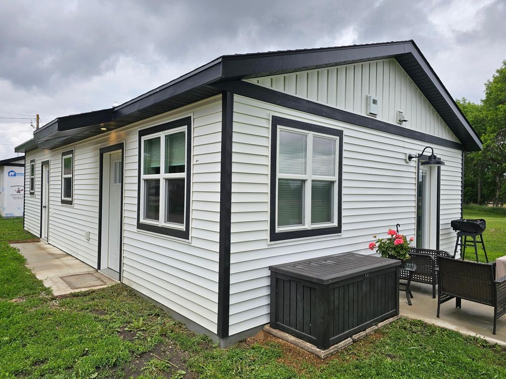 Photo of 201 1/2 10th Avenue SE, Pipestone, MN 56164 (MLS # 7036364)