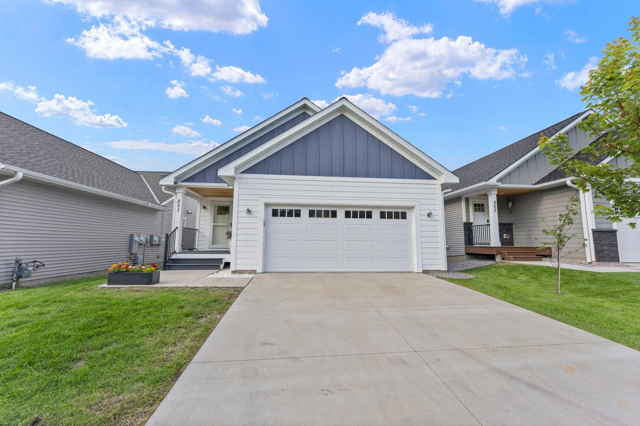 257 Mccarrons Place W