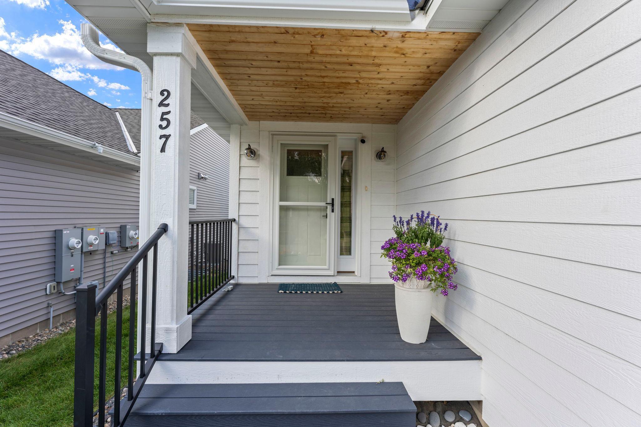 257 Mccarrons Place W