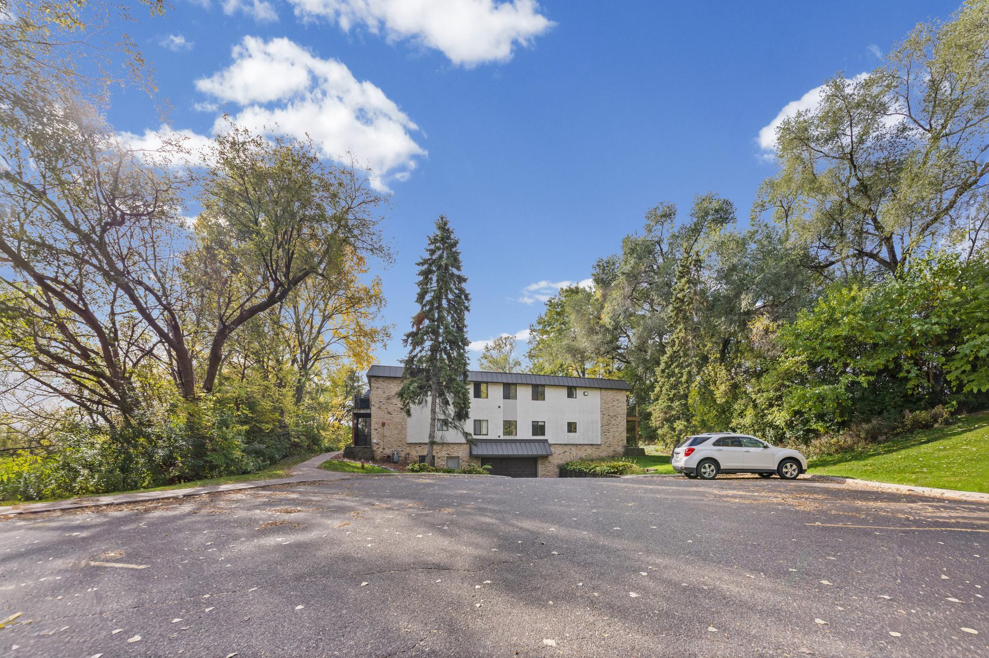 1725 Dellwood Avenue 204