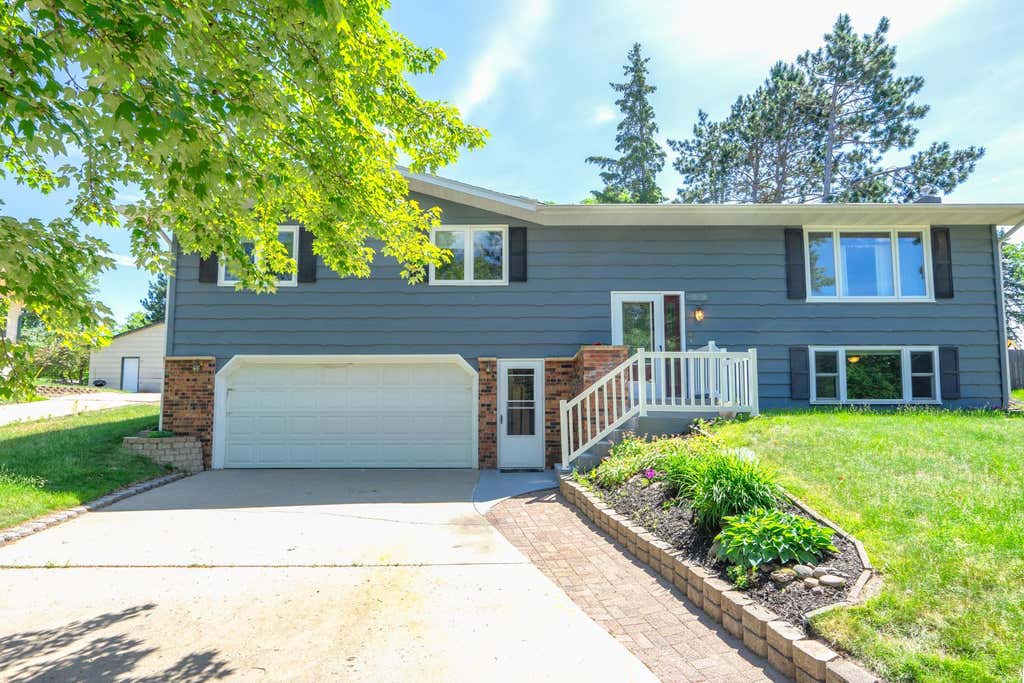 Photo of 1713 Graydon Avenue, Brainerd, MN 56401 (MLS # 7095393)