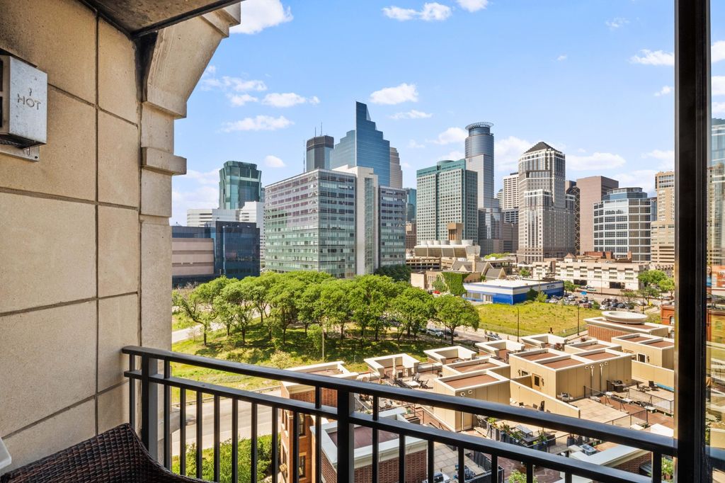 Photo of 500 E Grant Street #708, Minneapolis, MN 55404 (MLS # 7007171)