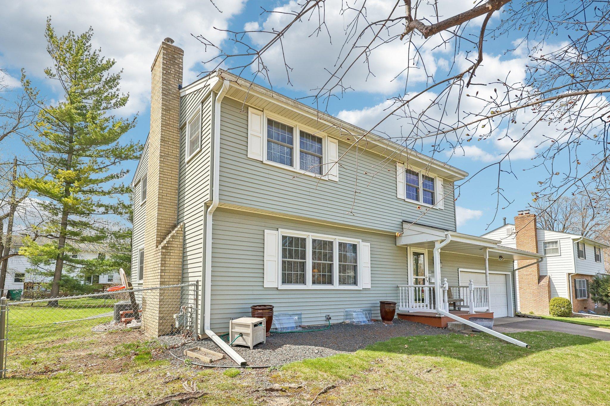 2115 Decatur Avenue N