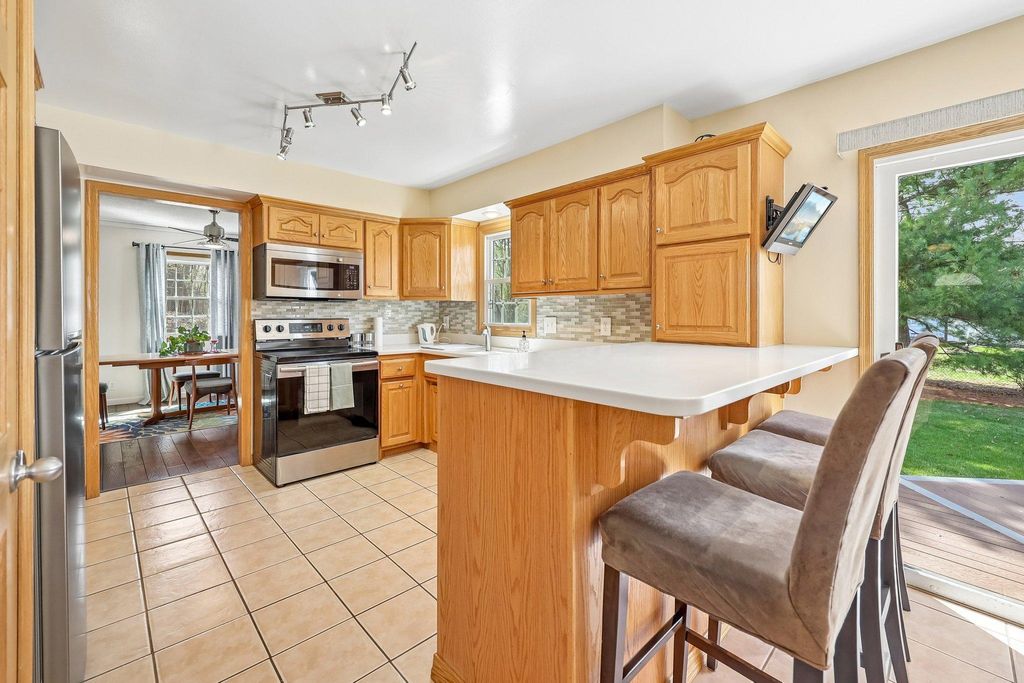Photo of 2115 Decatur Avenue N, Golden Valley, MN 55427 (MLS # 7061015)