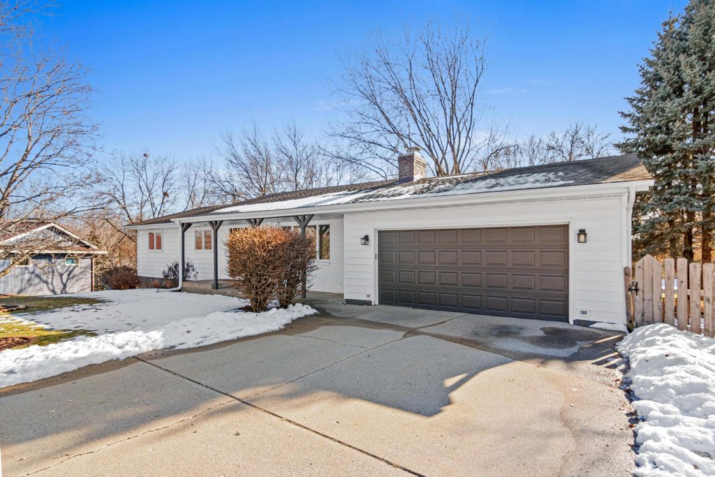 Photo of 1496 Sunshine Circle, Chaska, MN 55318 (MLS # 7024404)