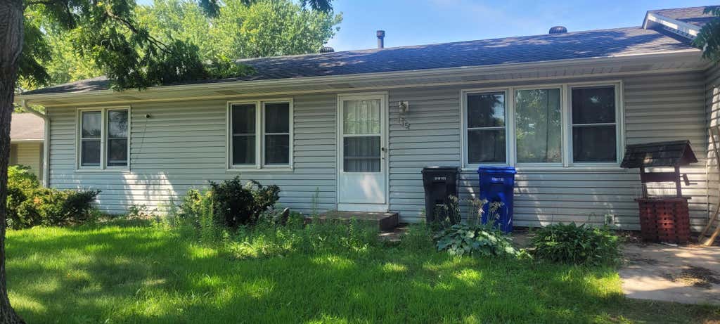 Photo of 175 Ruth Street N, Saint Paul, MN 55119 (MLS # 7112141)