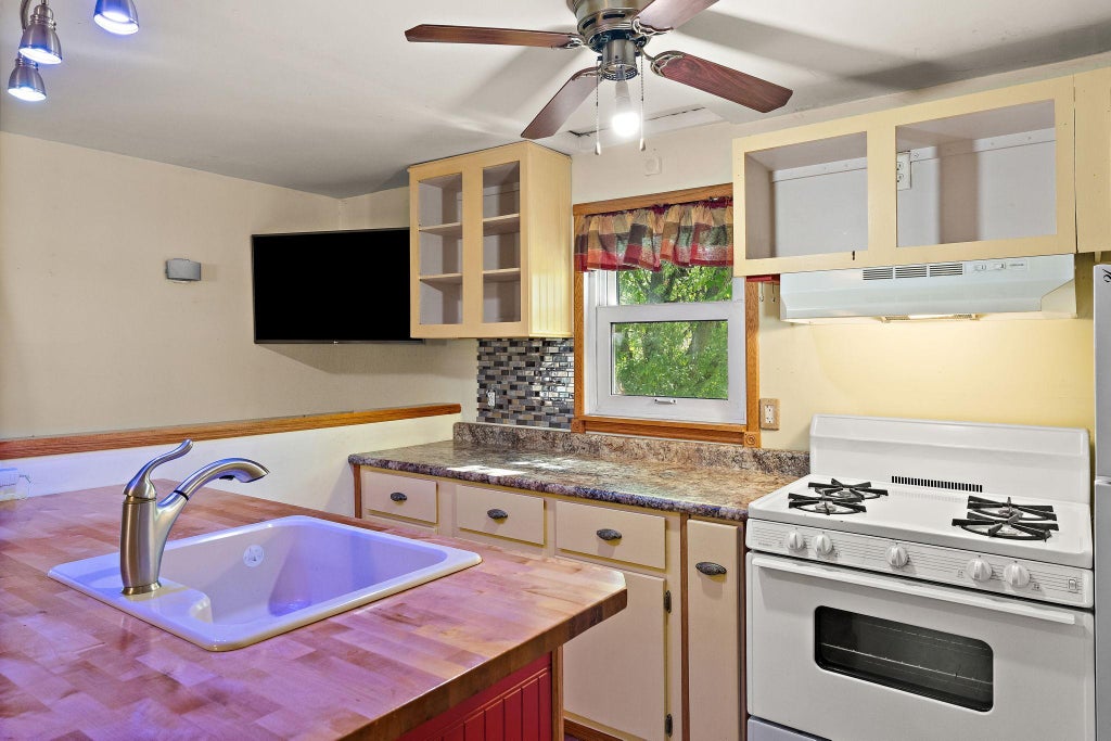 Photo of 2184 Minnehaha Avenue E, Saint Paul, MN 55119 (MLS # 7144433)