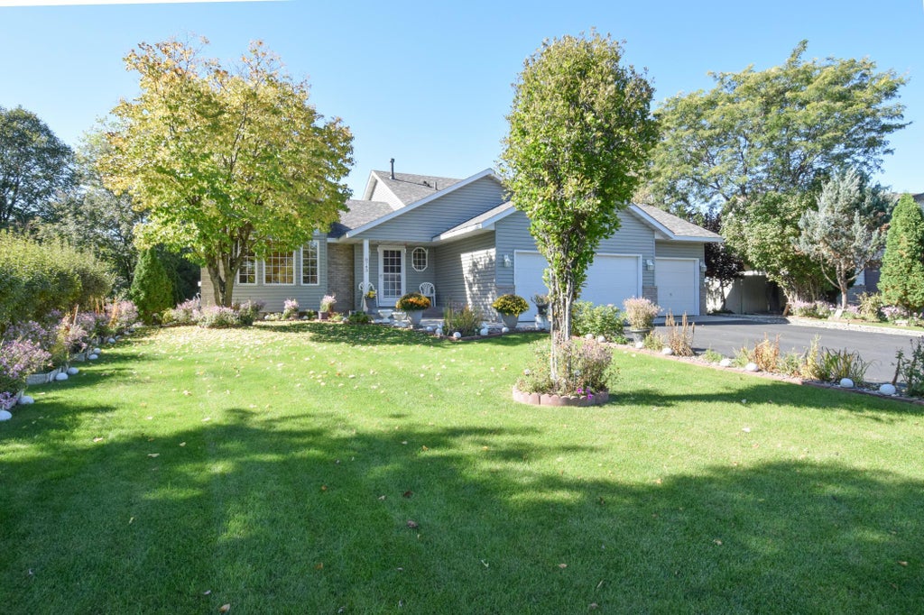 Photo of 8743 Queens Gardens N, Brooklyn Park, MN 55443 (MLS # 7158108)
