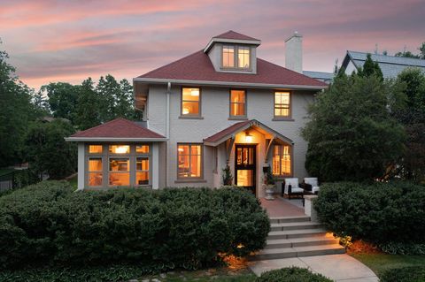 2554 W Lake Of The Isles Parkway Minneapolis MN 55405