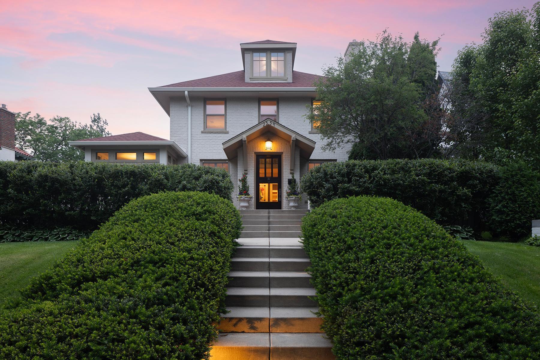 2554 W Lake Of The Isles Parkway