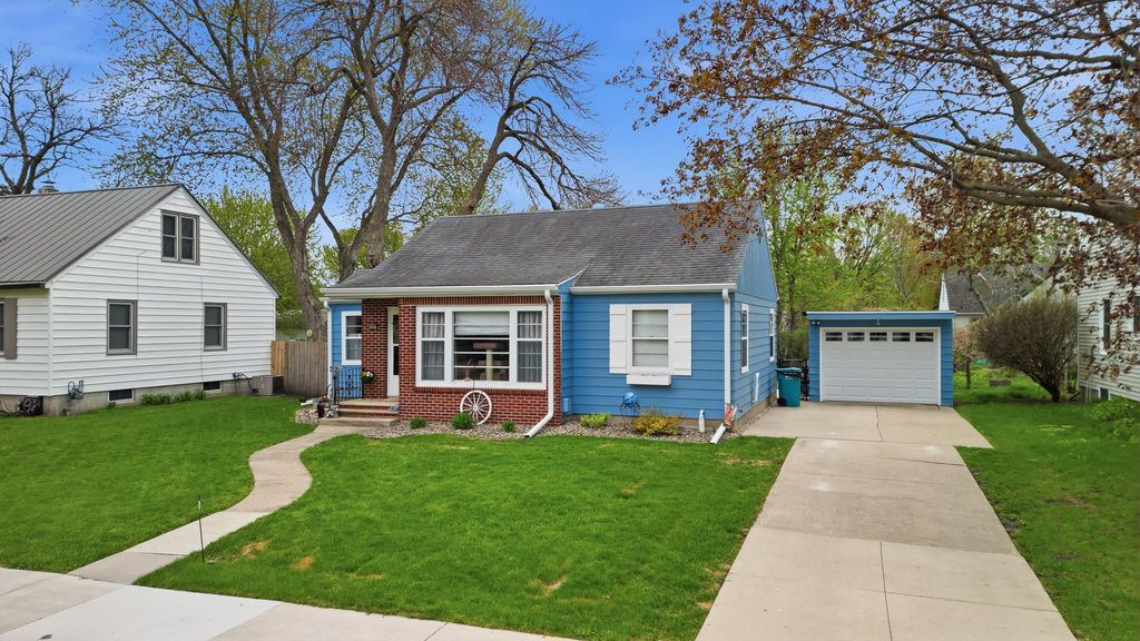 Photo of 216 7th Avenue SE, Waseca, MN 56093 (MLS # 7061832)