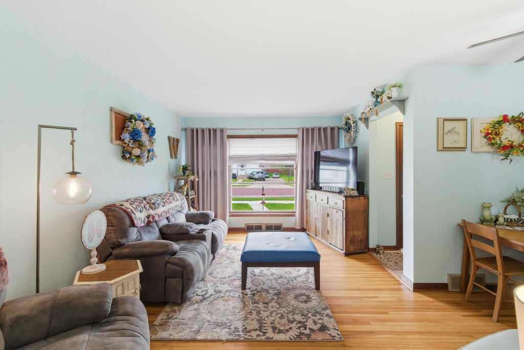 Photo of 216 7th Avenue SE, Waseca, MN 56093 (MLS # 7061832)
