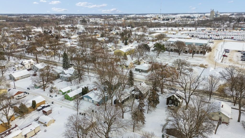 Photo of 550 Monroe Street SE, Hutchinson, MN 55350 (MLS # 7000323)