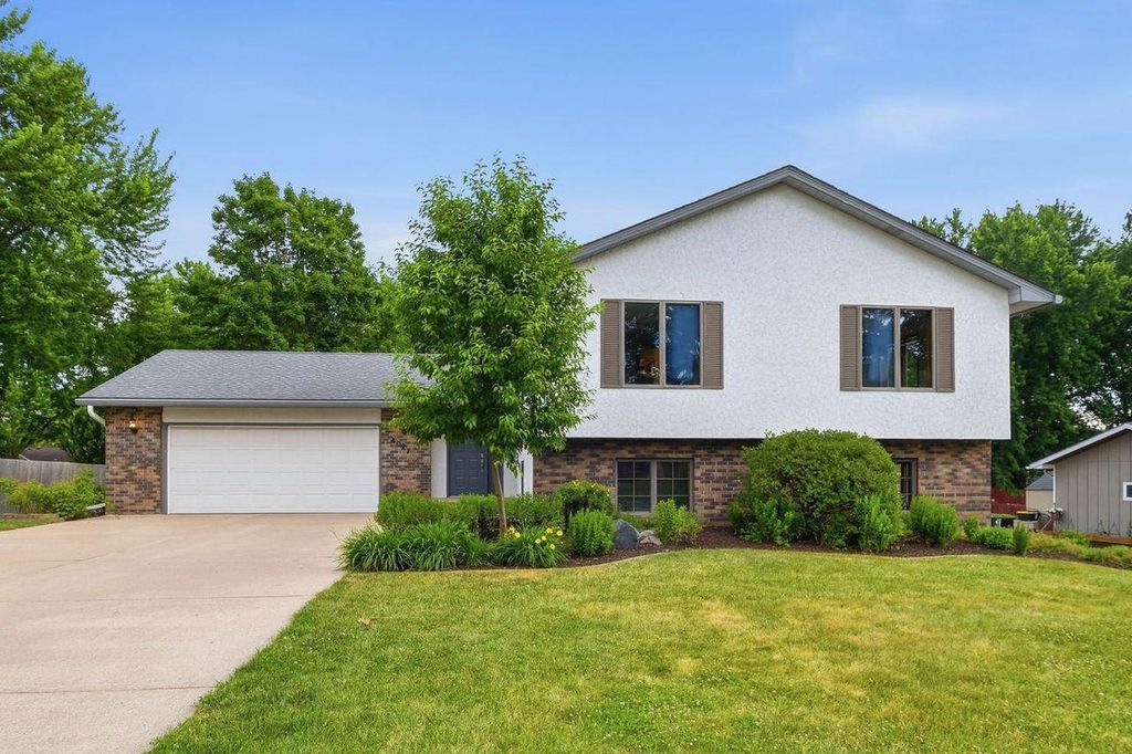 Photo of 4027 Elmwood Drive, Saint Bonifacius, MN 55375 (MLS # 7098088)