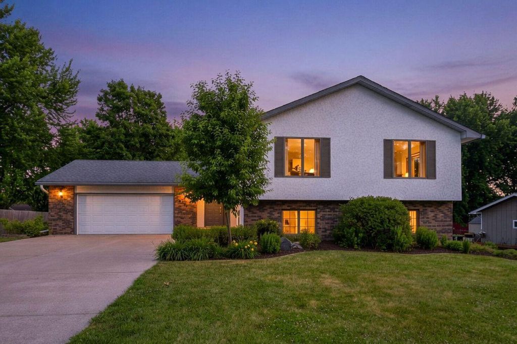 Photo of 4027 Elmwood Drive, Saint Bonifacius, MN 55375 (MLS # 7098088)