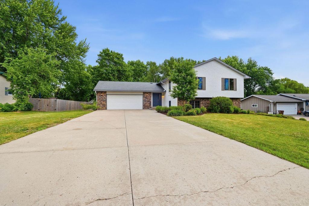 Photo of 4027 Elmwood Drive, Saint Bonifacius, MN 55375 (MLS # 7098088)