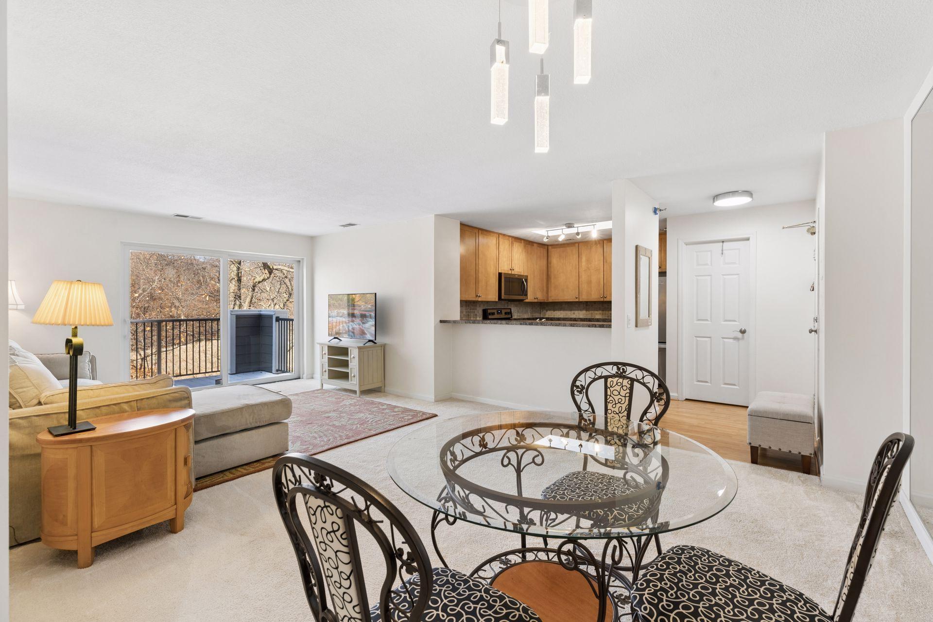 6050 Chasewood Parkway 202