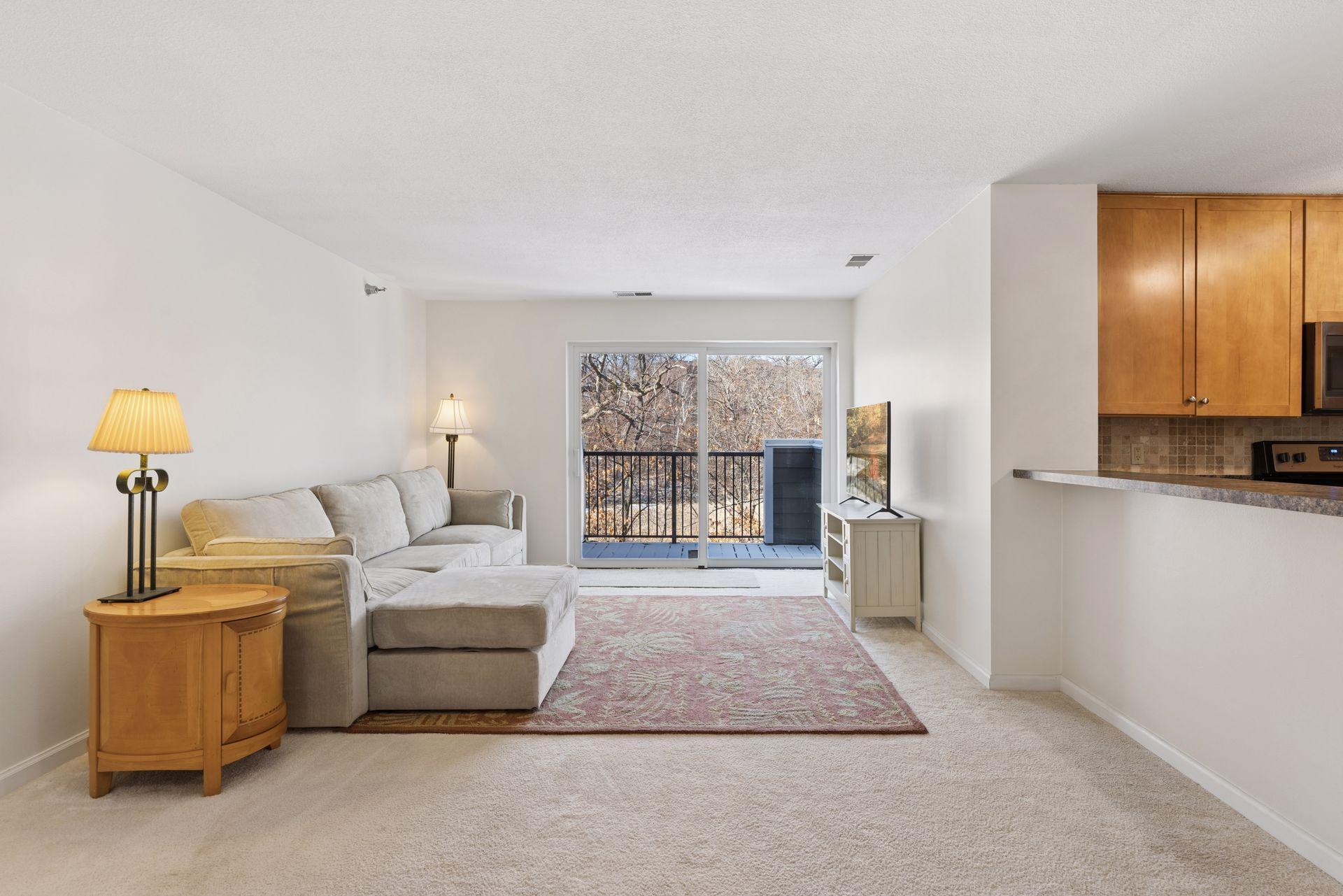 6050 Chasewood Parkway 202