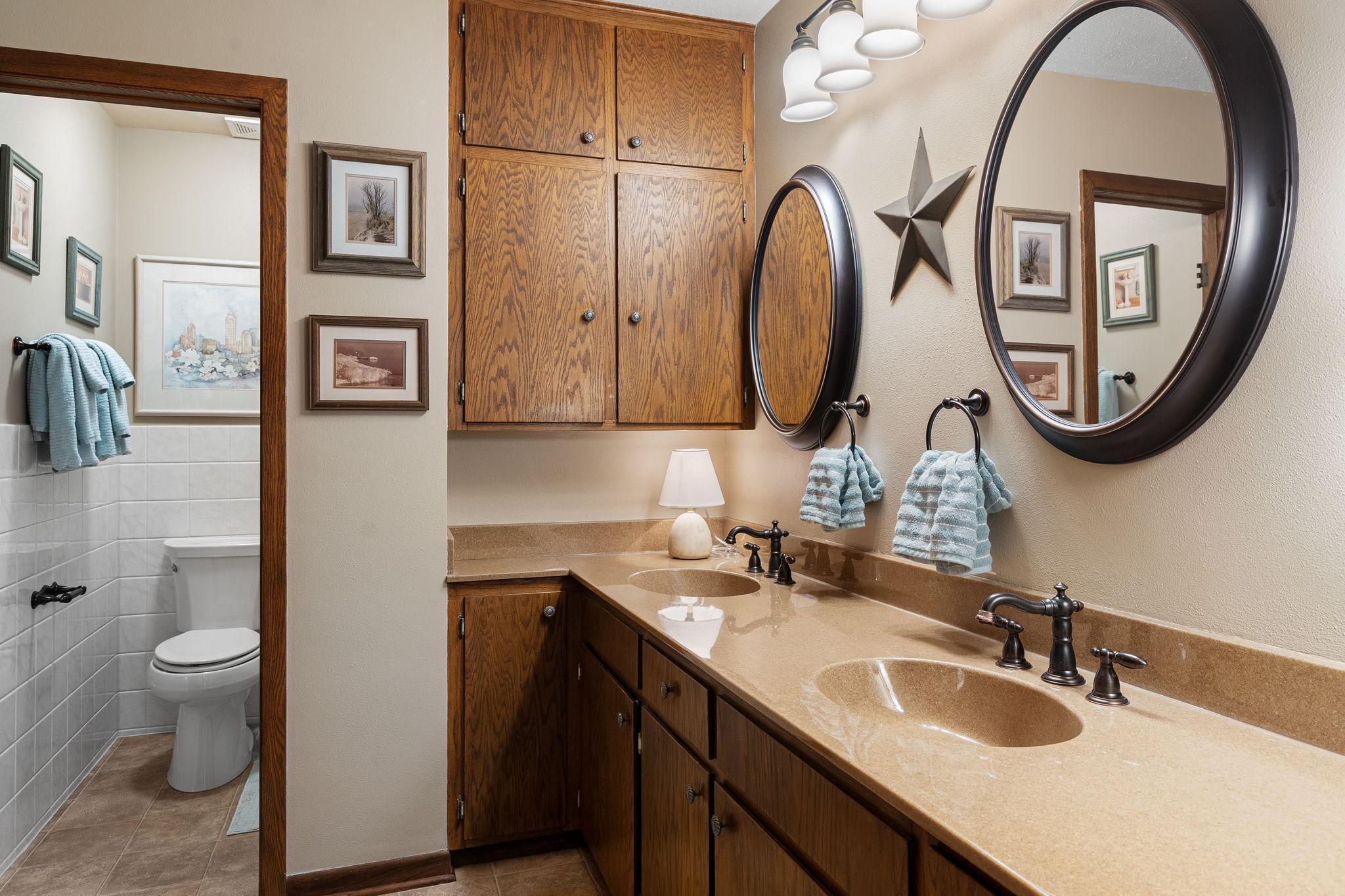 Owatonna, Minnesota 55060, United States, 4 Bedrooms Bedrooms, ,3 BathroomsBathrooms,Residential,Active,202143