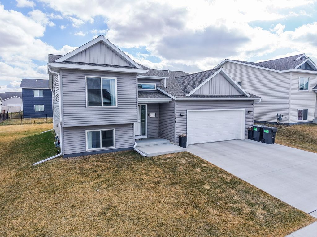 Photo of 6138 Sandstone Street NW, Rochester, MN 55901 (MLS # 7034335)