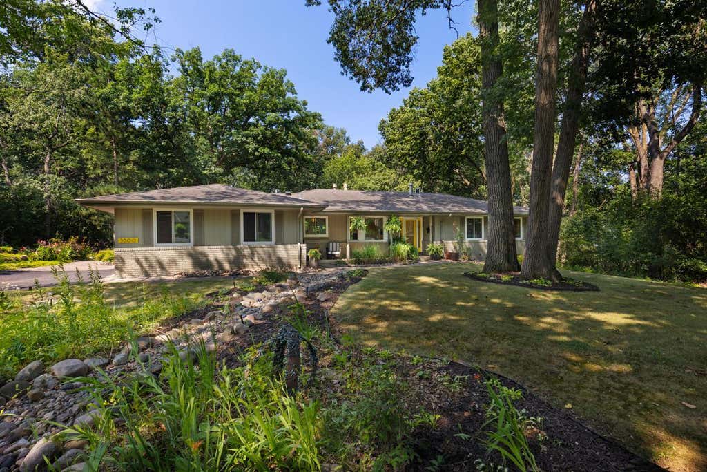 Photo of 5500 Northwood Ridge, Bloomington, MN 55437 (MLS # 7122919)